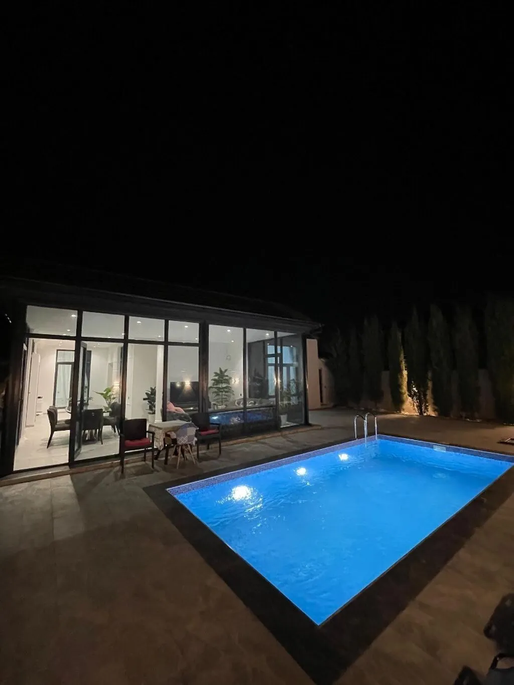 Buzovna, 200 kv. m, 4 otaqlı, Hovuzlu, Artezian quyusu, Kanalizasiya, Su